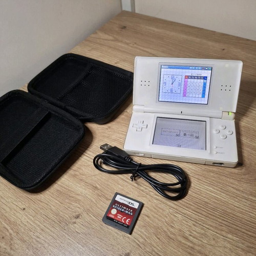 Nintendo DS Lite White like new with case and charger