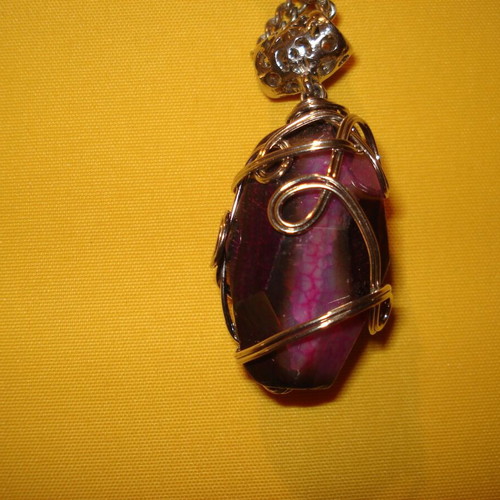 Necklace with stone like new