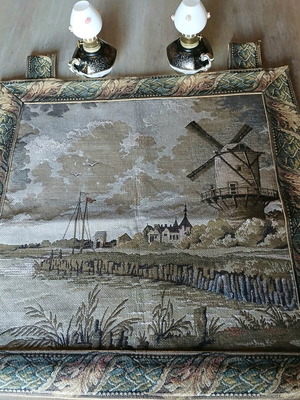 Αντίκα τετράγωνη ταπισερί τοίχου μεταχειρισμένη με δώρο αντίκες λαμπίτσες