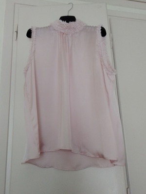 Zara baby pink sleeveless top like new with decorative feathers