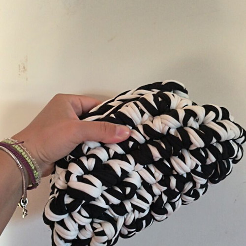Knitted handbag small size, like new, black and white