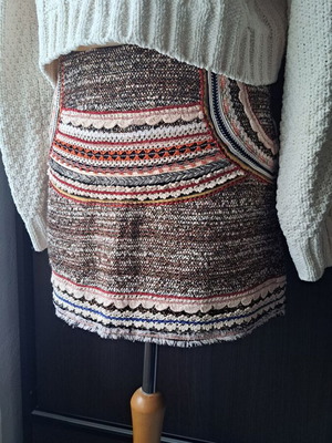 Boho mini knitted skirt with embossed texture and embroidery Zara like new, size M