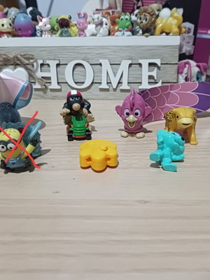 Kinder figures used, animal miniatures with collectible car