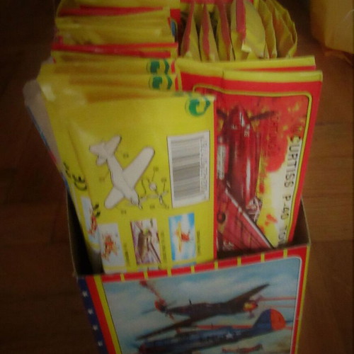 Lot of 20 wooden airplane models with case 80s new