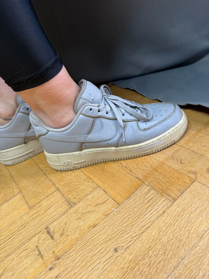 Nike sneakers women's used, grey with silver details, size 39