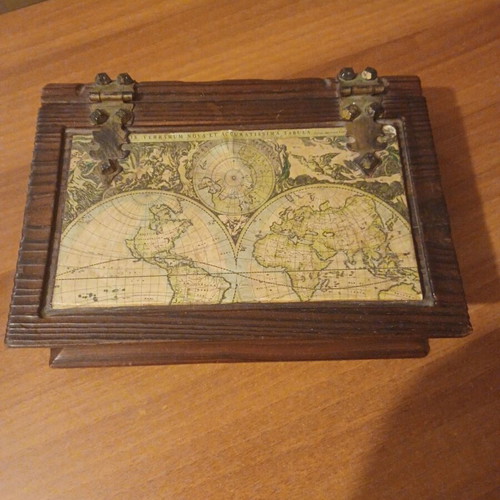 Wooden cigar case used