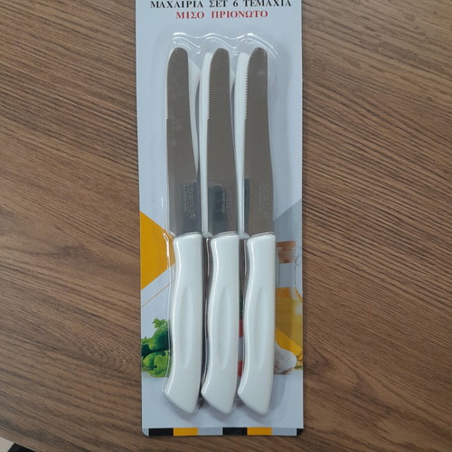 Set of 6 knives with plastic handle half serrated