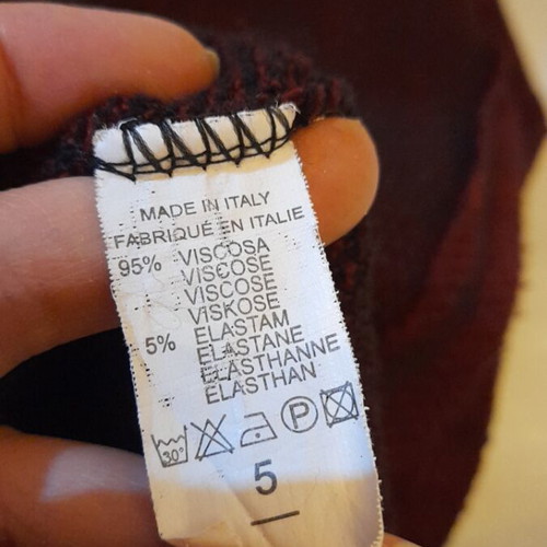 Knitted women's blouse burgundy like new, with zipper details
