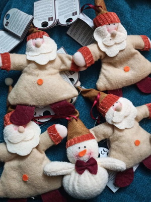 Christmas ornaments new, 4 Santa Claus and 2 snowmen