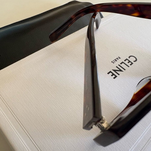 Celine sunglasses like new, brown with box and case