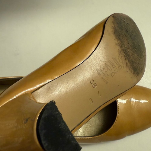 Handmade pumps like new, beige, size 38 Dialektos