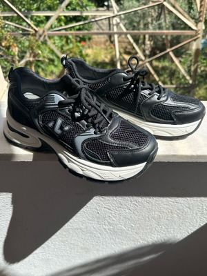 Women's athletic shoes like new, size 41, black
