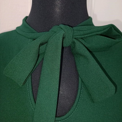 Midi dress green like new, size M, winter style