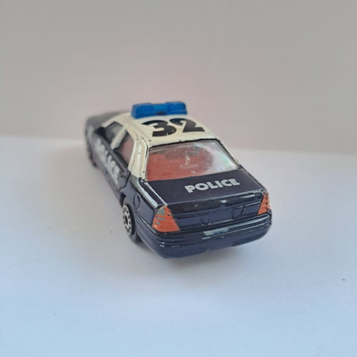 Miniaturh Police Car Ford Crown Victoria Realtoy #32, vintage 2000s