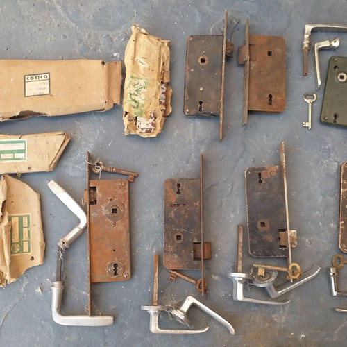 Old locks used, pack of 10 with handles and keys