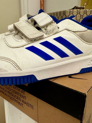 Παιδικά παπούτσια Adidas 39 1/3 μεταχειρισμένα, αθλητικά, άσπρα