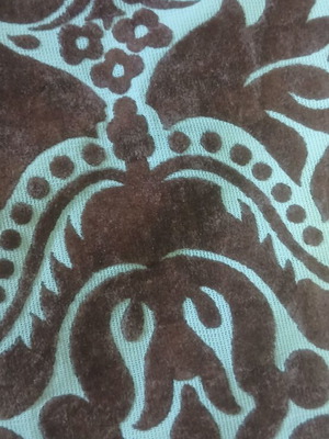 Tablecloth large 1.30x1.70m with embossed velvet and fringes