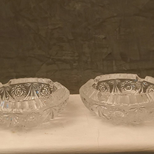Set of two crystal ashtrays like new, 4 slots, 15 cm diameter