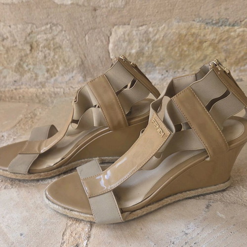 Fendi Carioca Wedge Leather Sandals Like New Size 36 Beige