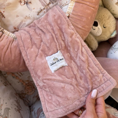 Baby Nest Winged Key like new with latex mattress and cotton fabric