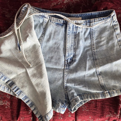 Pink Woman denim shorts size 38 like new with skirt effect and tie