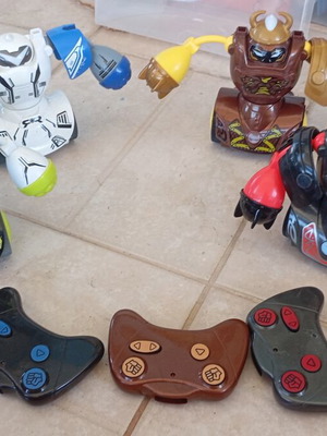 Robot fighters used, pack of four