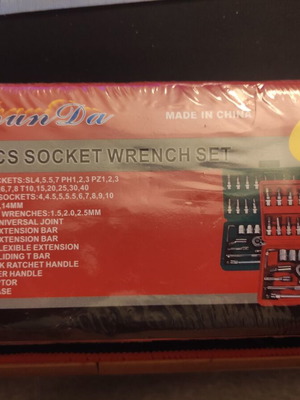 Socket wrench tool set with sockets and bits new