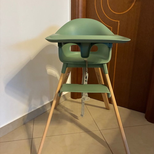 Stokke high chair like new with carrying bag