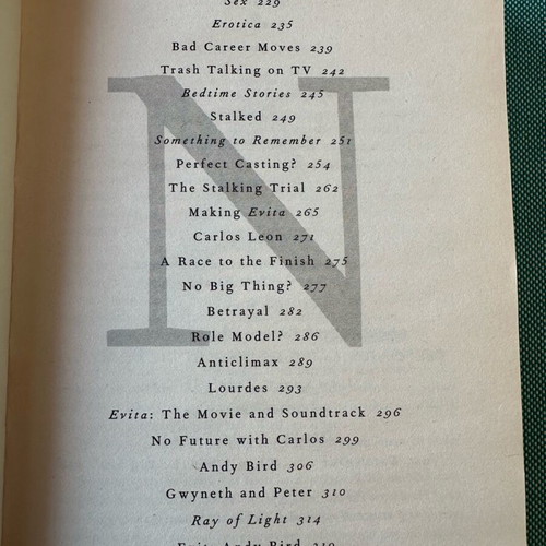 MADONNA - An Intimate Biography (book)