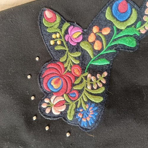 Zara skirt with embroidery like new