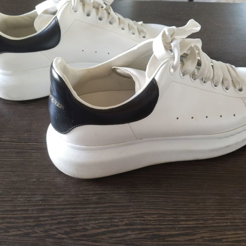 Alexander McQueen leather sneakers size 41 like new black and white