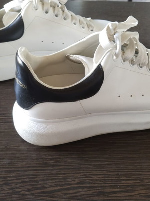 Alexander McQueen leather sneakers size 41 like new black and white