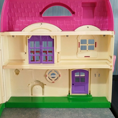 Doll House used with minor flaws