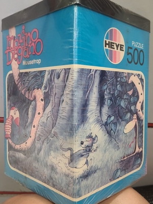 Heye Mousetrap 500-piece triangular puzzle illustrated by Marino Degano