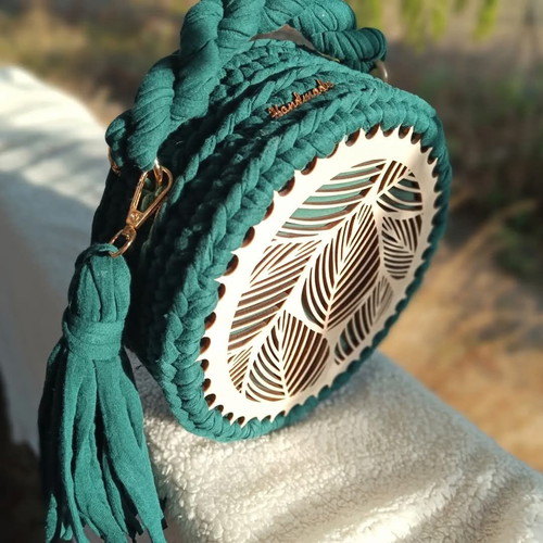 Wooden knitted handmade bag green new with gold chain