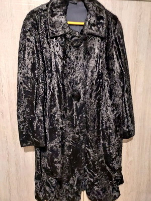Vintage women's velvet coat black like new, size 46