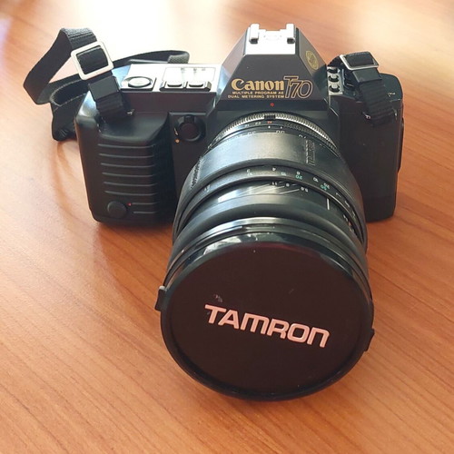Canon T70 film camera with 2 lenses, flash and case like new