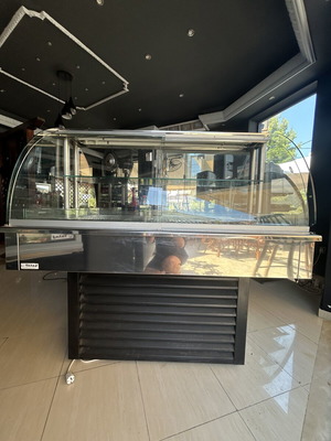 Display case for siropiasta like new