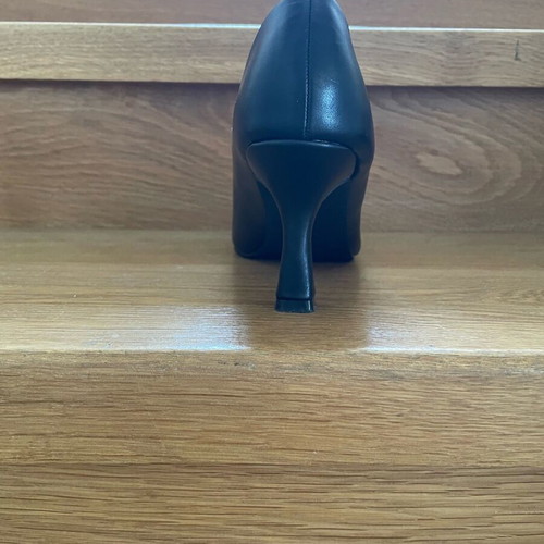 Franchesca Moretti black pumps like new, size 39