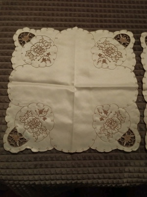 Beige tablecloth squares new 40×40, set of two