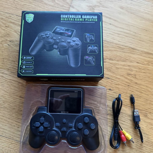 Retro handheld console S10 Gamepad with 520 built-in games like new