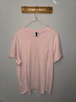 Basic T-shirt H&M light pink size M like new with pocket
