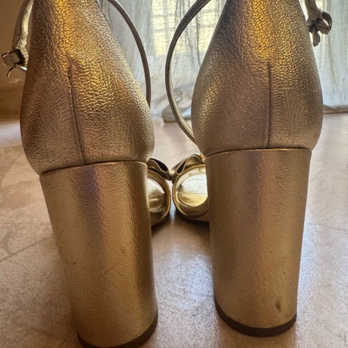 Marc Fisher golden sandals with bow like new