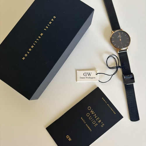 Daniel Wellington Petite Ashfield 32mm women's watch like new, black metal bracelet