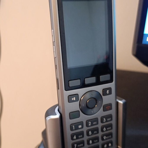 Grandstream DP730 DECT handset like new with charging base and power adapter