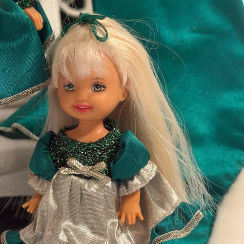 Barbie Holiday Singing Sisters vintage collectible, like new, 3 dolls