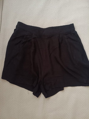 H&M fabric black shorts size 36 like new