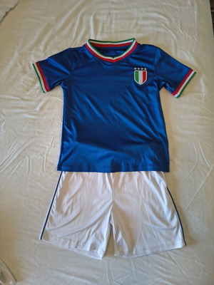 Italy Football Set like new for child 6-8 years