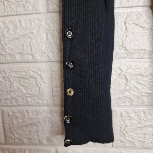 Turtleneck sweater like new with button details