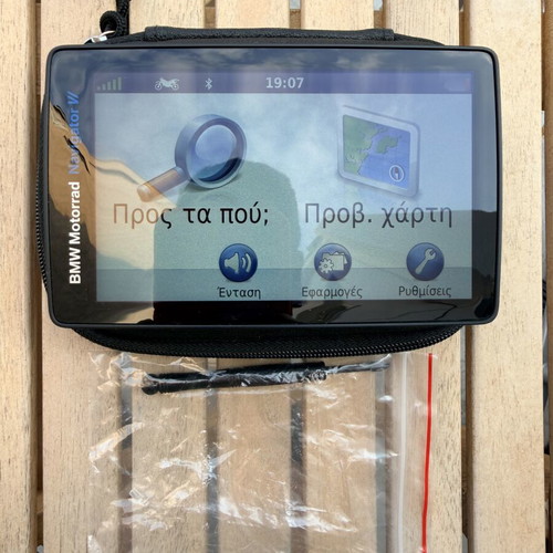 BMW Motorrad VI used with case, screwdriver and charging cable